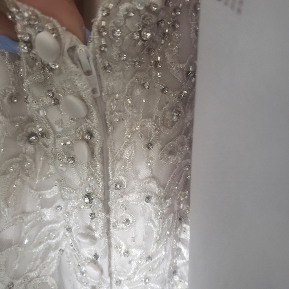 Allure wedding dress - Picture 3 of 16